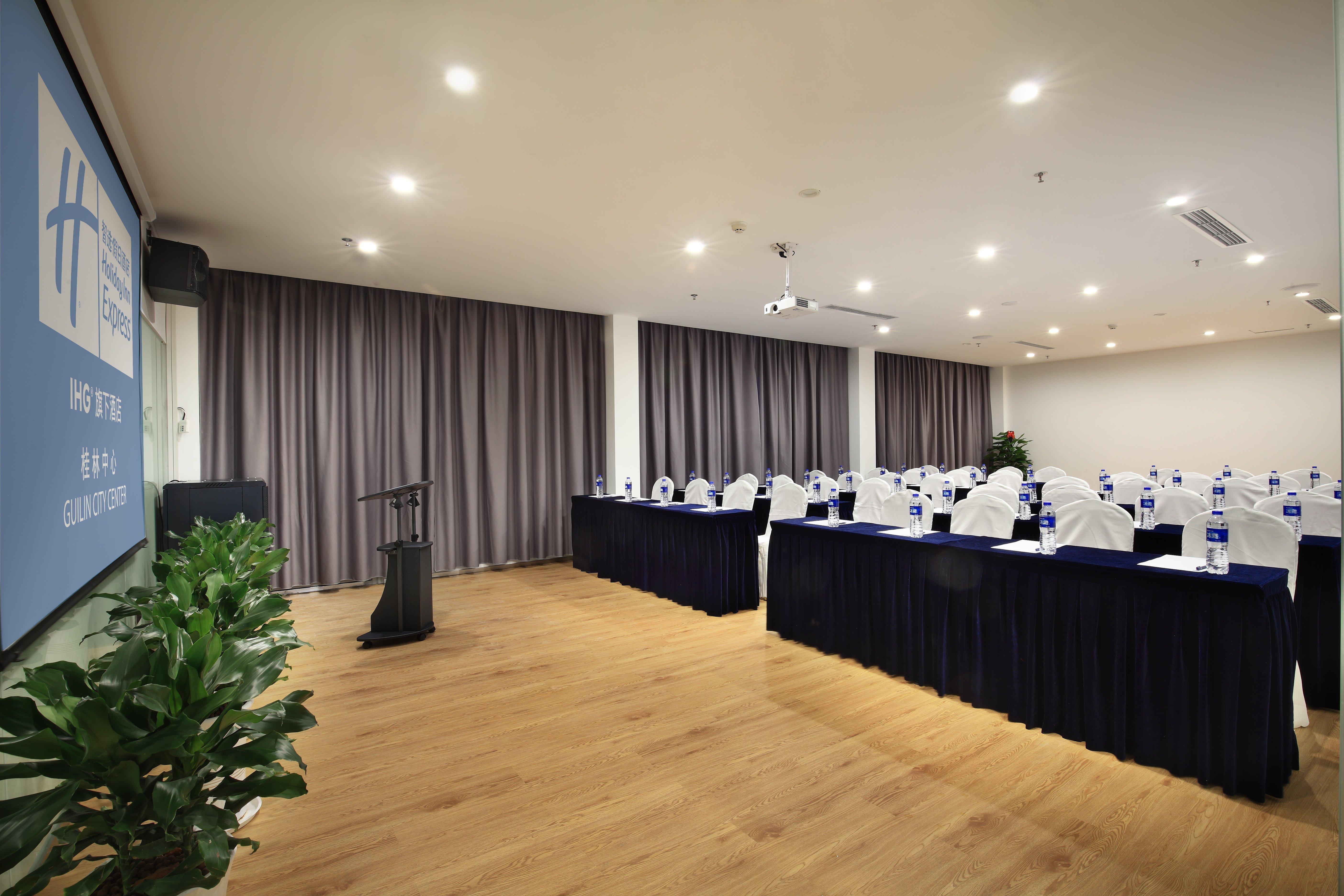 Holiday Inn Express Guilin City Center By Ihg Bagian luar foto